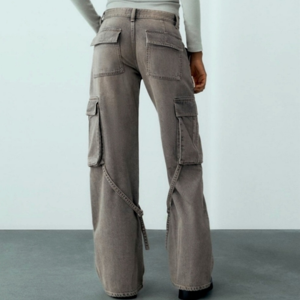 Zara MID-RISE TRF CARGO JEANS